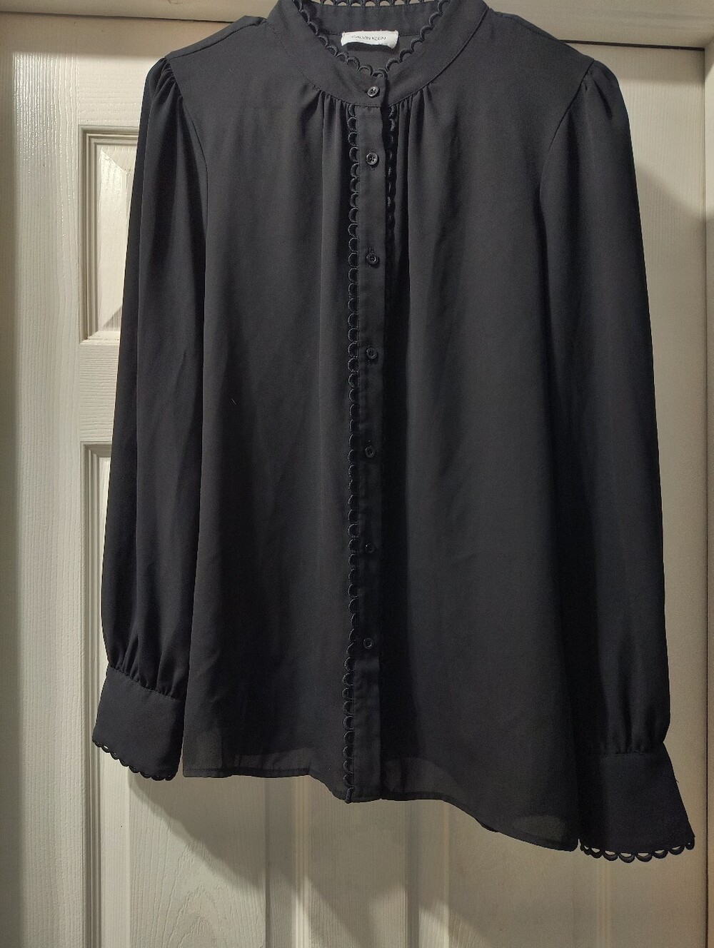 Calvin Klein Long Sleeve Black Scalloped Trim Button-Down Blouse sz M